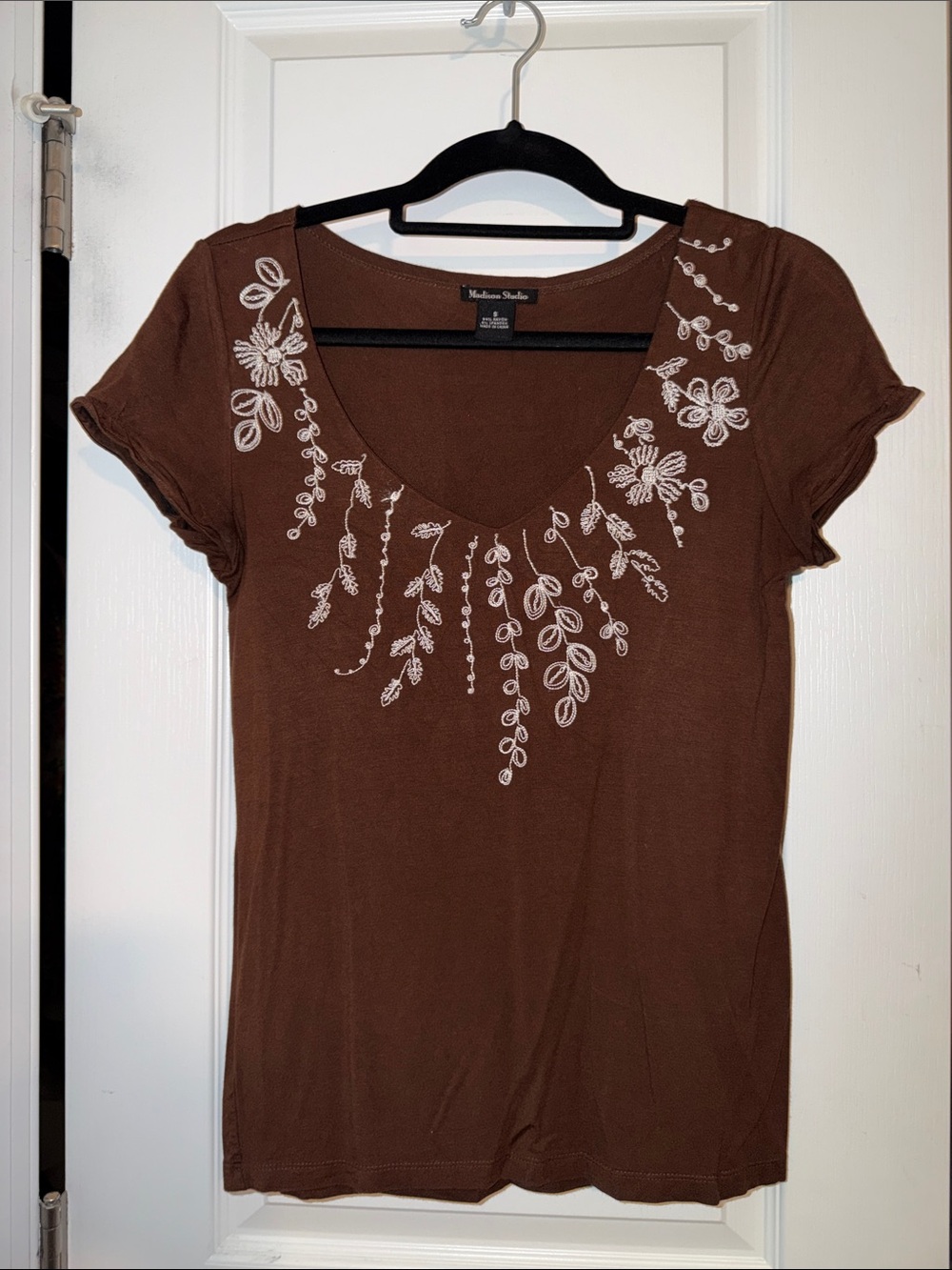 Madison Studio Brown Short-Sleeve V-Neck Tee with White Floral Embroidery